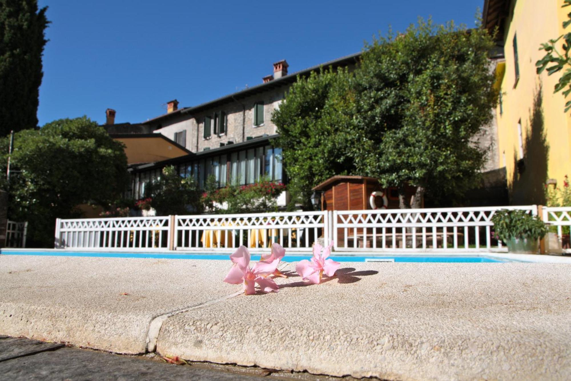 Hotel San Filis San Felice del Benaco Exterior photo